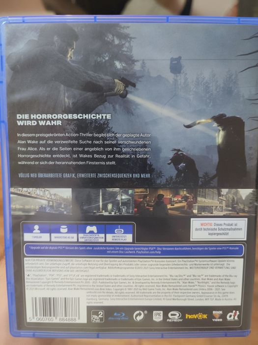 Продавам Playstation 4 с два контролера и една бонус игра