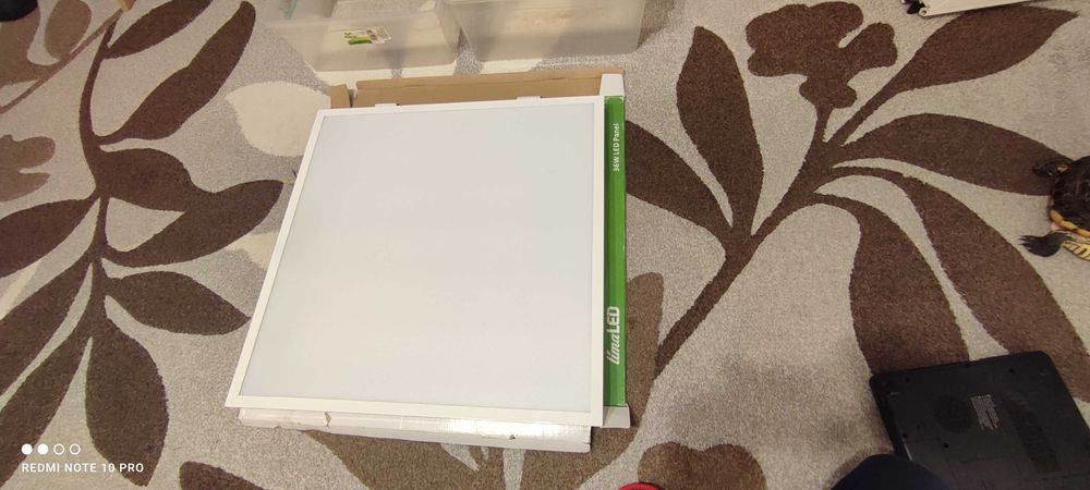 Vand platfoniera Dimensiuni 60X60cm lumina calda 3000k/36w ca NOUA la cutie