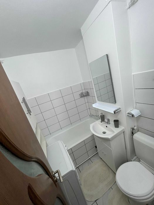 Inchiriez Garsoniera Tractorul etaj 1