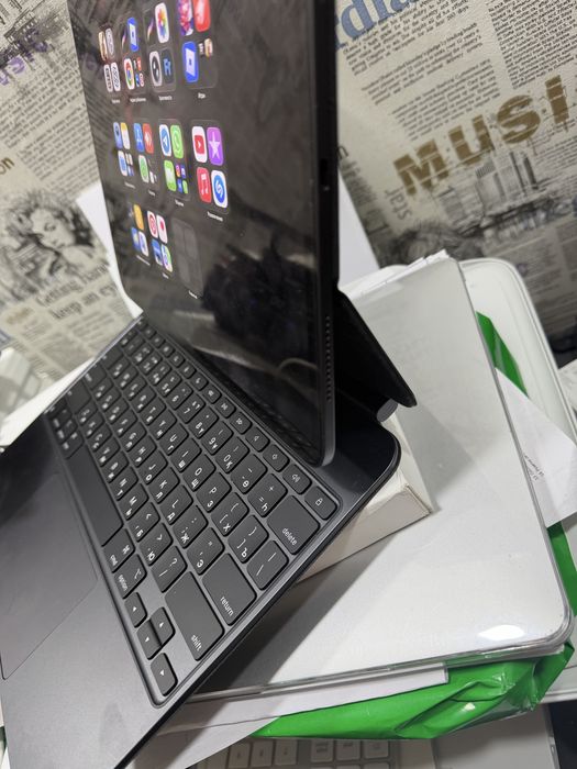 Клавиатура для iPad Pro 13
