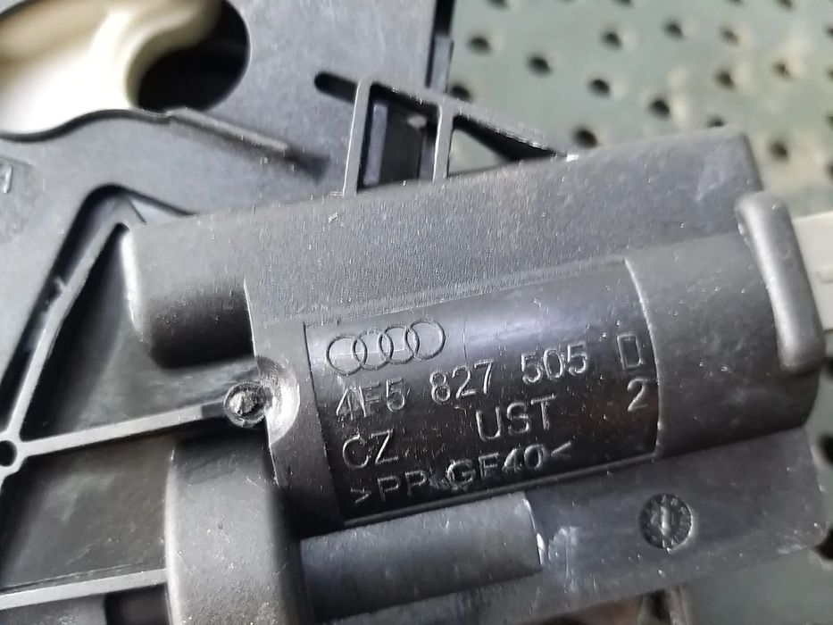 Broasca haion audi a4 b8 8k 4f5827505d