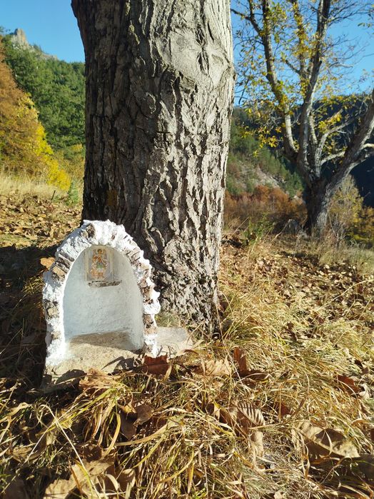 Градински параклиси и иконостаси