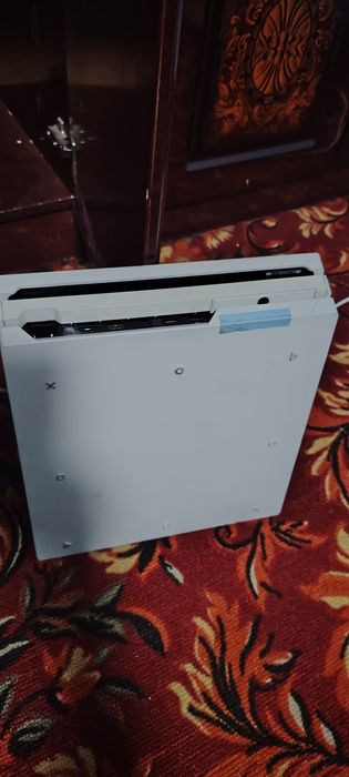 Sony PlayStation 4 Pro 1TB  + 4 ta joystick + o‘yinlar