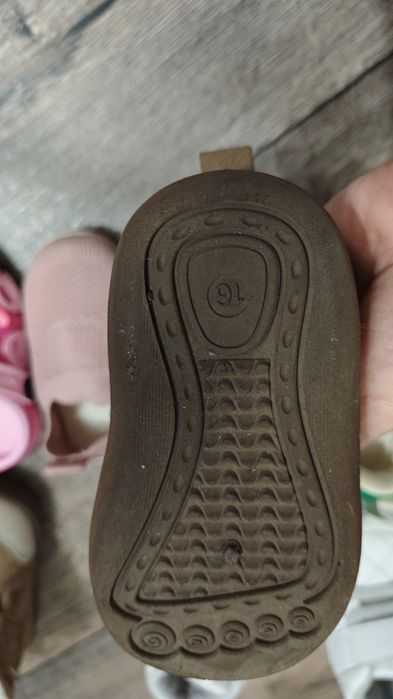 Продам обувь на девочку