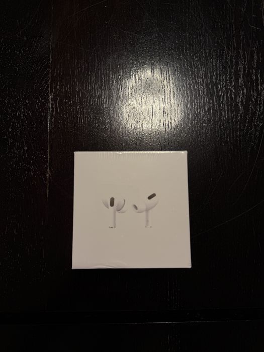 —Apple Airpods Pro —