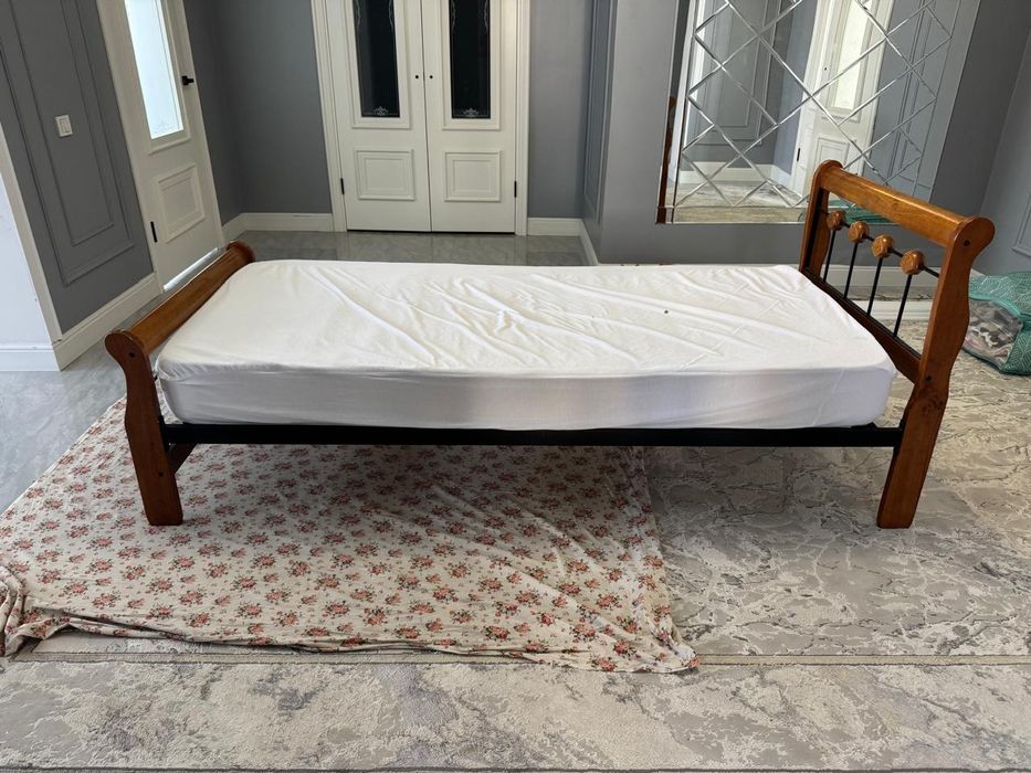 Дерево метал крават