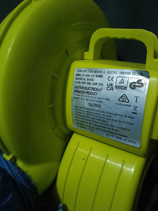 Tobogan gonflabil cu apa