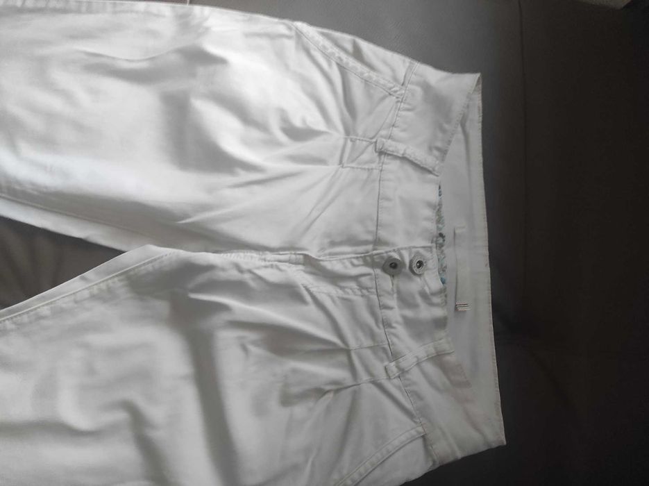 Бял класически панталон