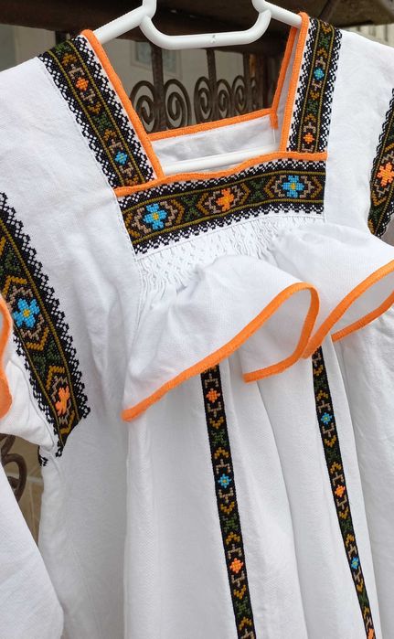 Camasa traditionala cusuta manual