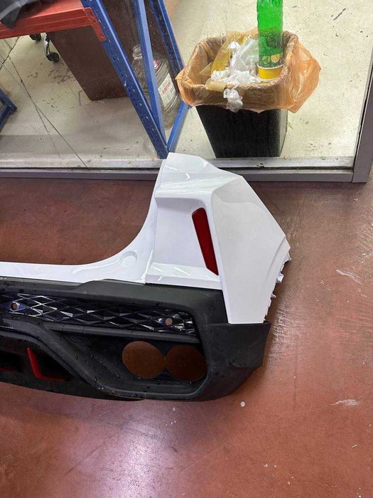 Бампер задний в сборе