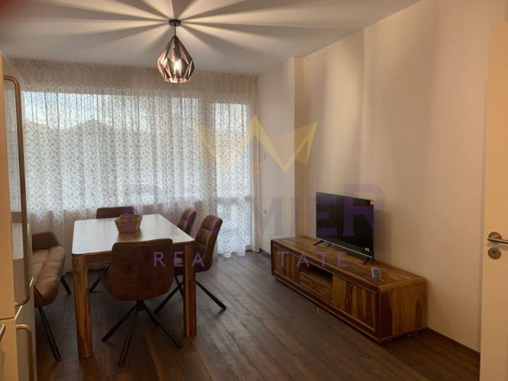 Дава се под наем Тристаен апартамент в Варна, Център - 98 кв.м за 1200 € - Снимка #1