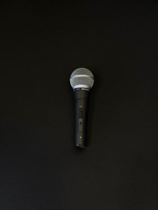 Продавам оригинален микрофон Shure SM58