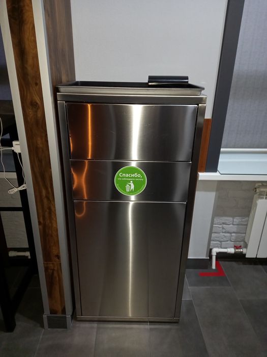 Контейнер для одноразовый посуды.