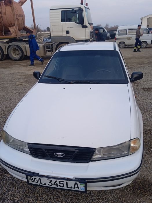 Holati yaxshi yurib turgan mashina