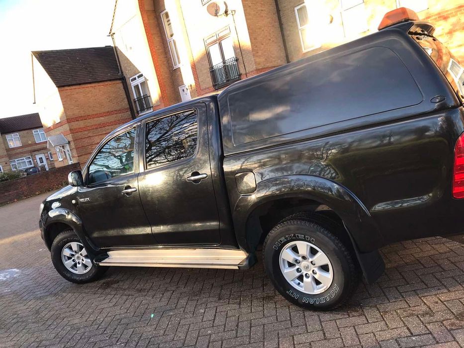 Продавам Toyota Hilux 2011г