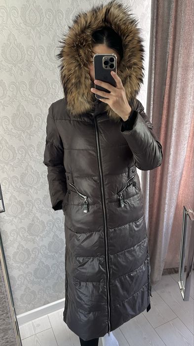 Очень теплый пуховик с глубоким капюшоном