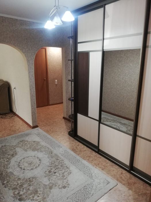 Продам 3 комнатную квартиру  район 8 школы