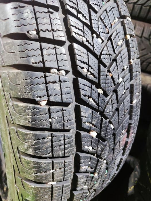4 бр зимни 225/60/17 Goodyear