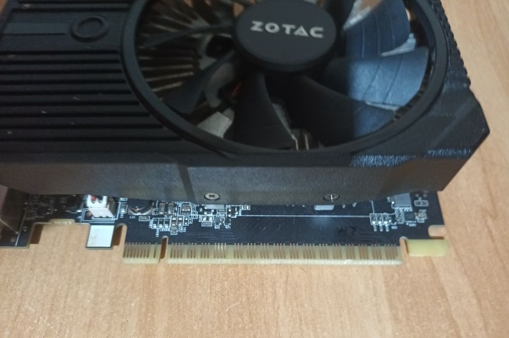 Sursa pc ai placa video gtx 1050