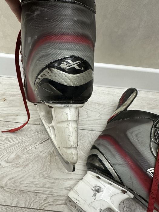 Хоккейные коньки