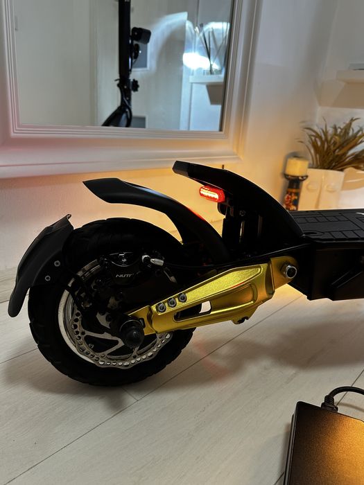 Trotinetă electrică SOLAR 2025