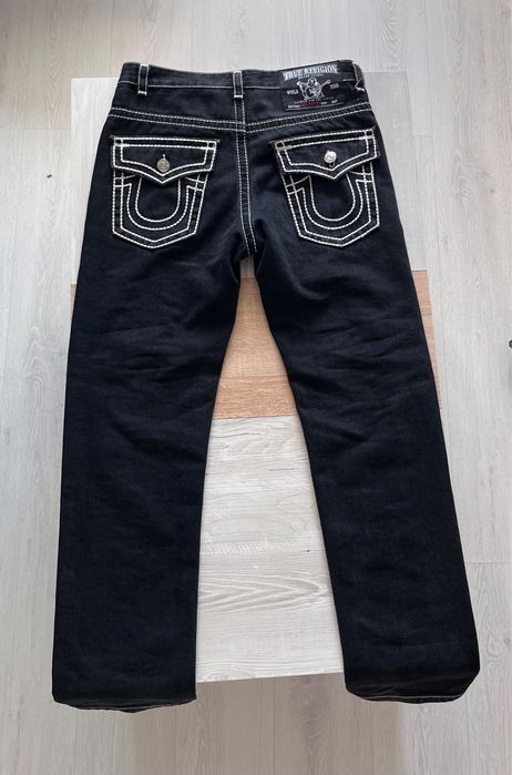 blugi True Religion,calitate foarte buna,cusături impecabile mărimea 32 buni pentru o persoană înaltă,mai slabă în talie  fit casual preț negociabil