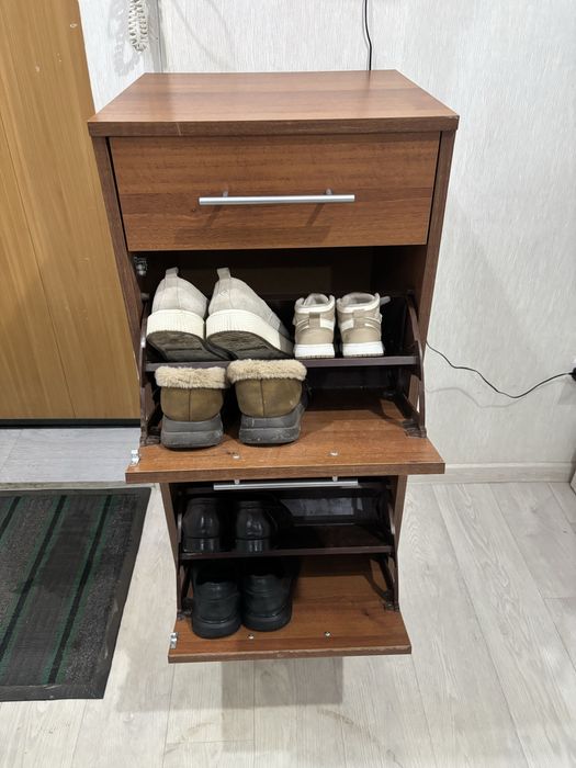 Продаеться обувница
