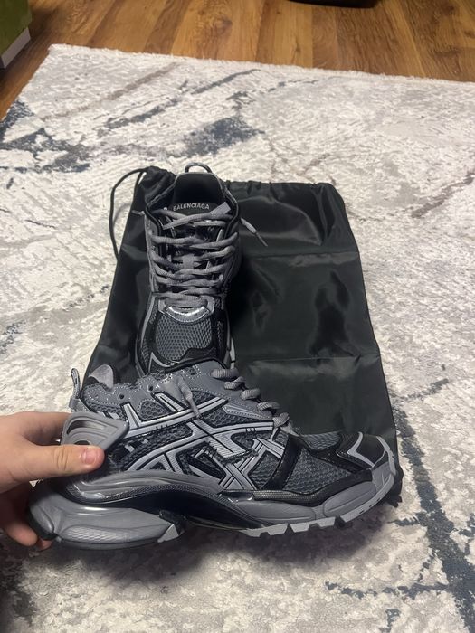 Balenciga runner