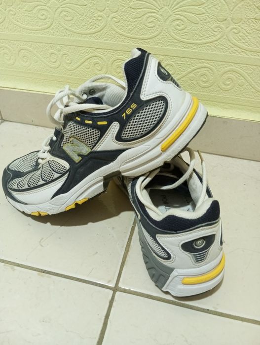 Продавам маратонки New Balance номер 42 малко ползвани