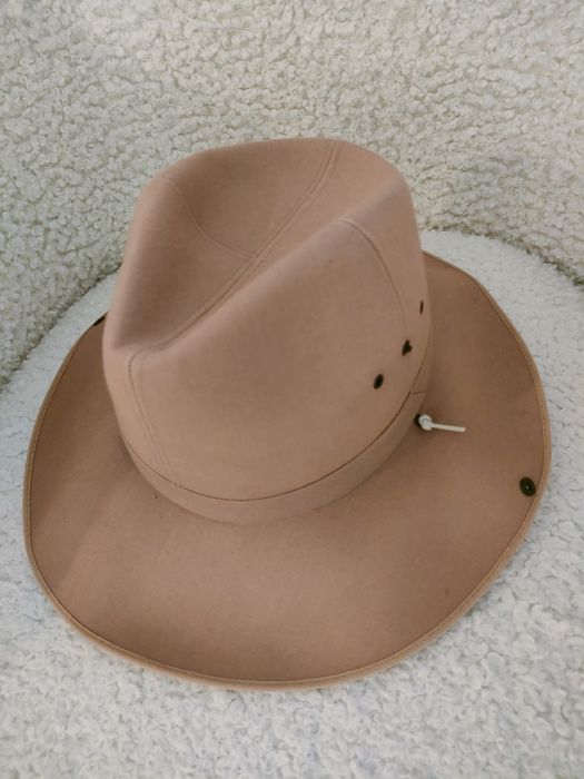 Palarie purtata doar o data. Din păcate mărimea este mica.