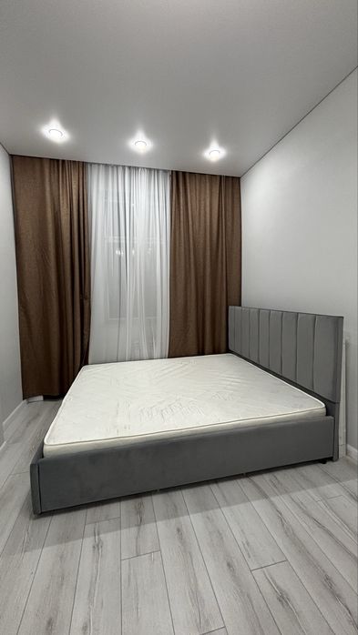 Двухспальная кровать б/у