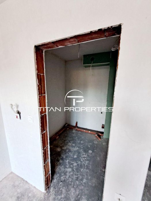 Продава се Тристаен апартамент в Пловдив, Остромила - 179 кв.м за 1174 €/кв.м - Снимка #7