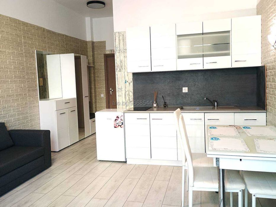 ТОП НАЕМ / Апартамент с  веранда на 100 метра от плажа с басейн, Плаза