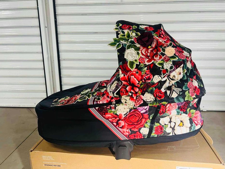 Кош за новородено Cybex Lux Spring Dark Blossom и тапицерия за седалка