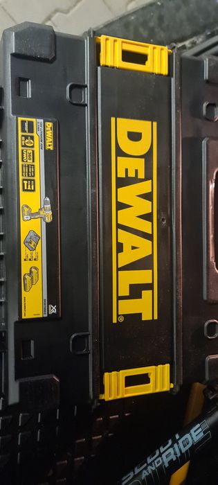 Акумулаторен ударен винтоверт DeWALT DCD795D2 - 18 V, 2 Ah, 60 Nm