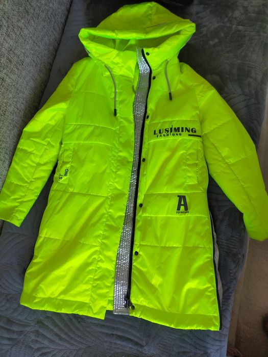 Продам куртку весна на девочку