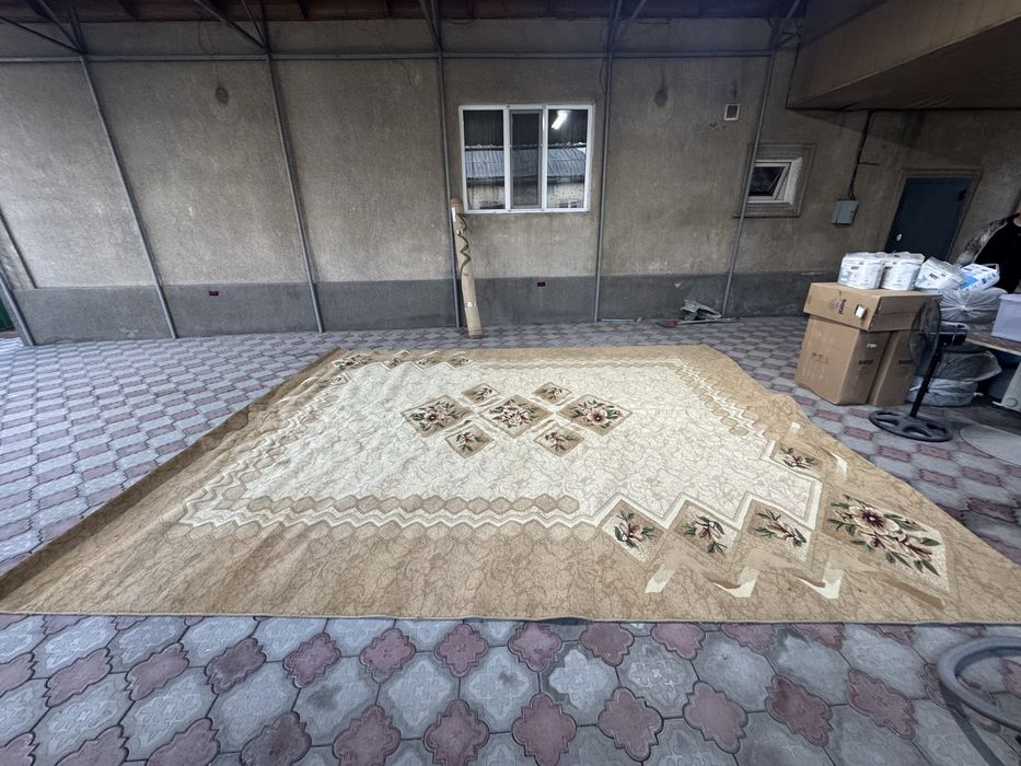 Продам ковер подойдет для гостинной