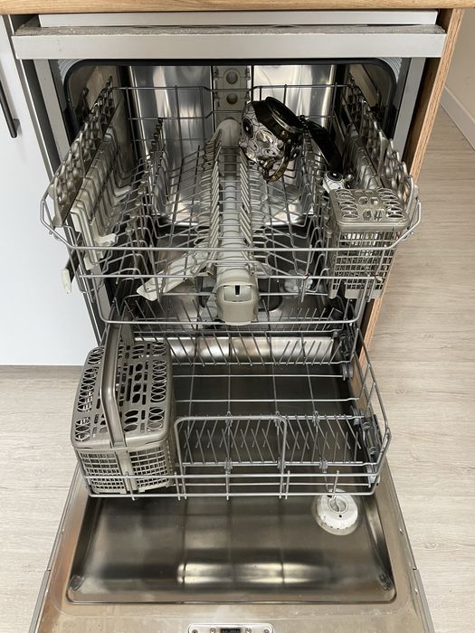 Продам посудомоечную машину