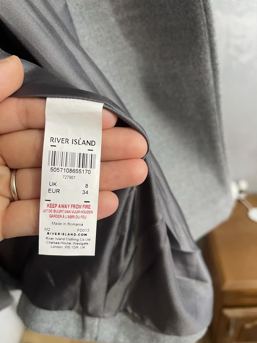 Vând palton dama River Island !