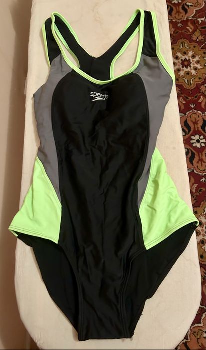 сплошной купальник М размер, новый