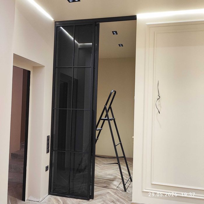 Стеклянные раздвижные лофт перегородки и двери