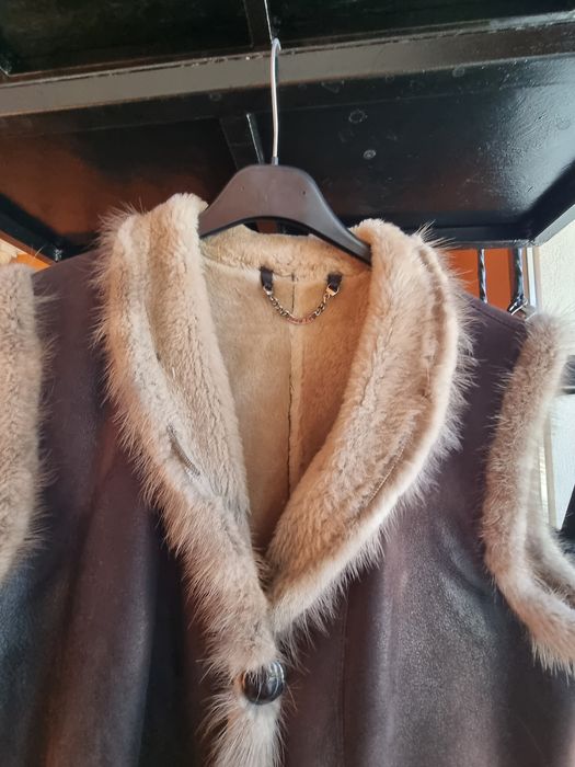 Vând vestă de blană naturală