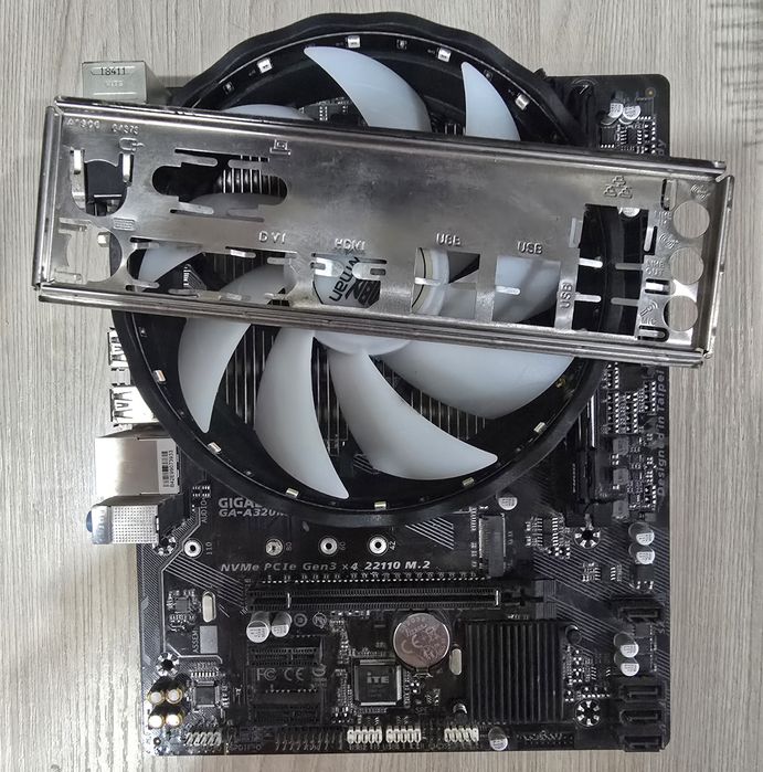 Gigabyte a320m-s2h +Ryzen3400g+Оперативная память