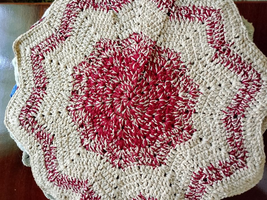 Сидушки вязаные цветные