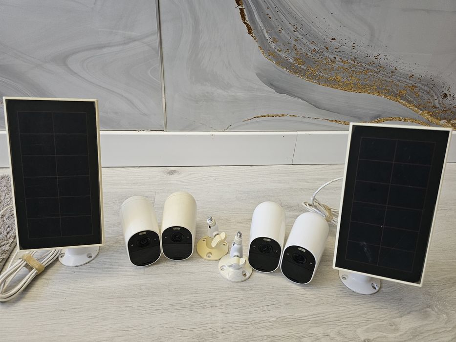 Camere supraveghere arlo essential/panouri solare
