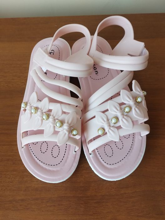 Сандали за момиче
