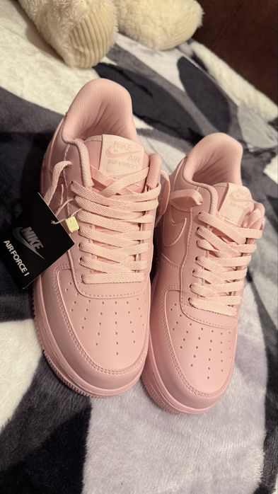 Adidasi Nike roz pudrat