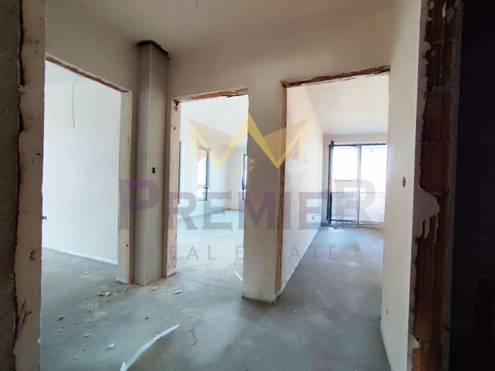 Продава се Тристаен апартамент в Варна, Възраждане 1 - 90 кв.м за 1889 €/кв.м - Снимка #5