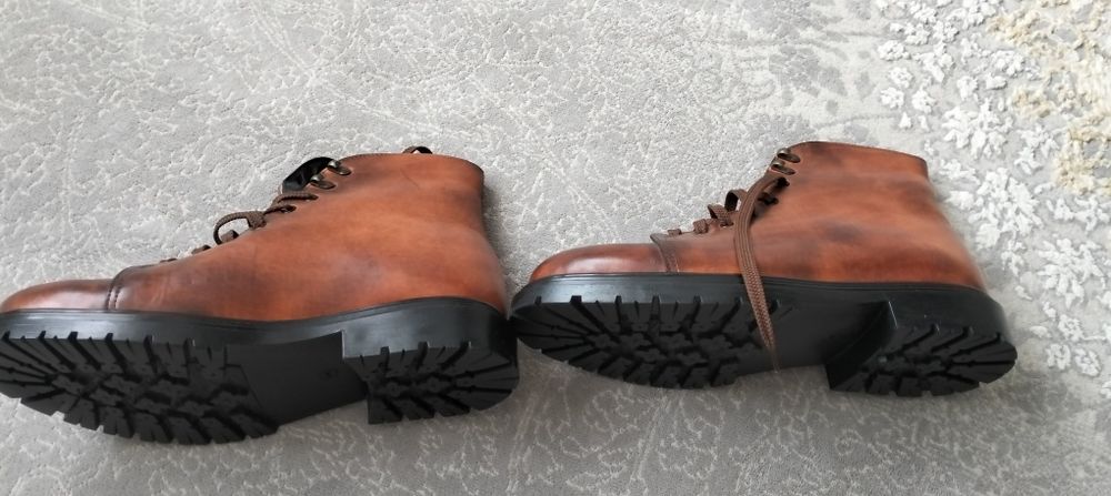 Продавец. Сапоги