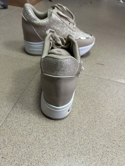 Кецове на платформа